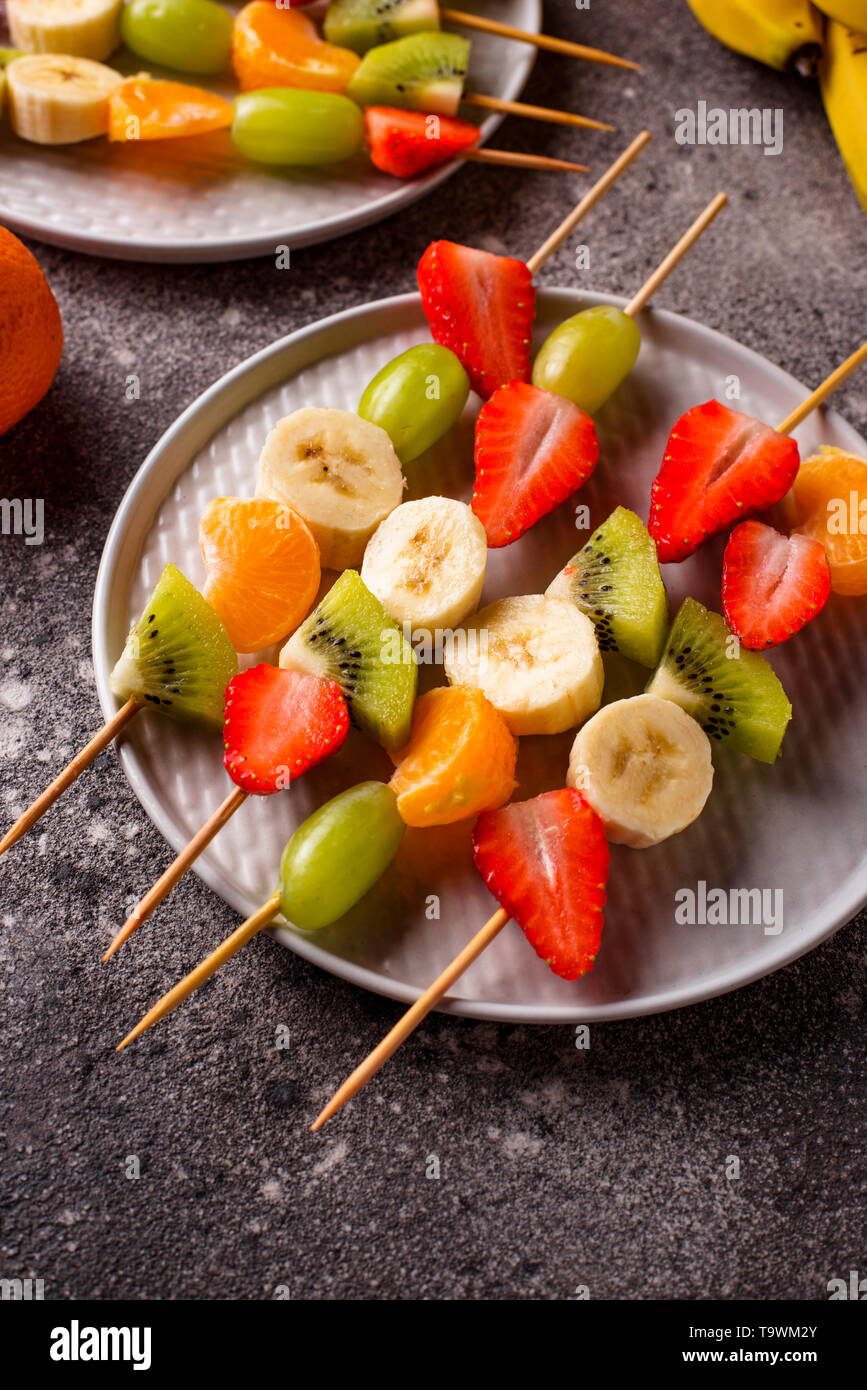 Obstspiesse Gesunden Snack Sommer Stockfotografie Alamy