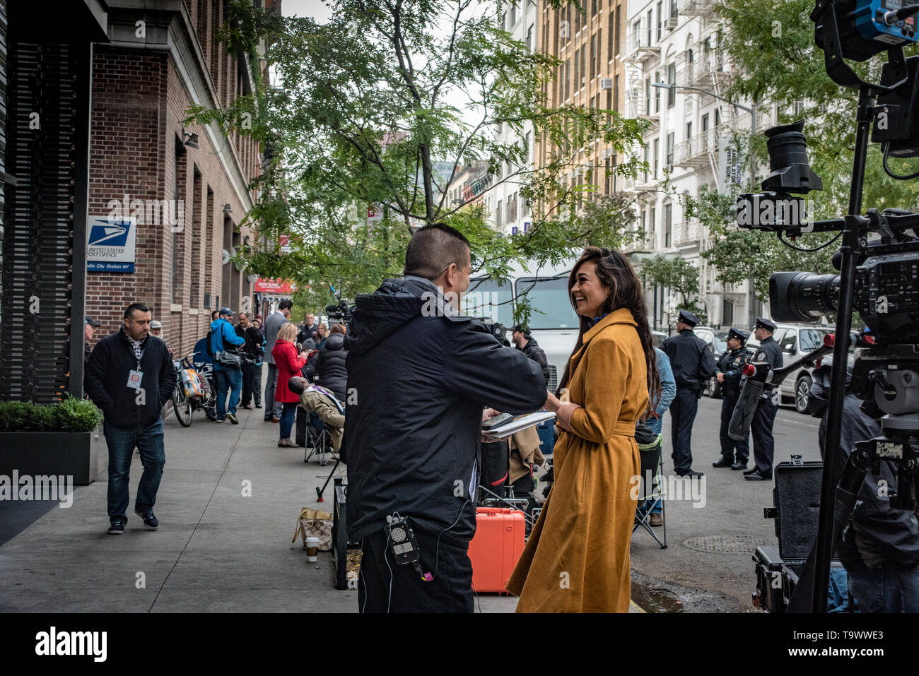 TV, News Medien in Midtown Manhattan uns Post folgenden berichtet Bombenalarm. Stockfoto