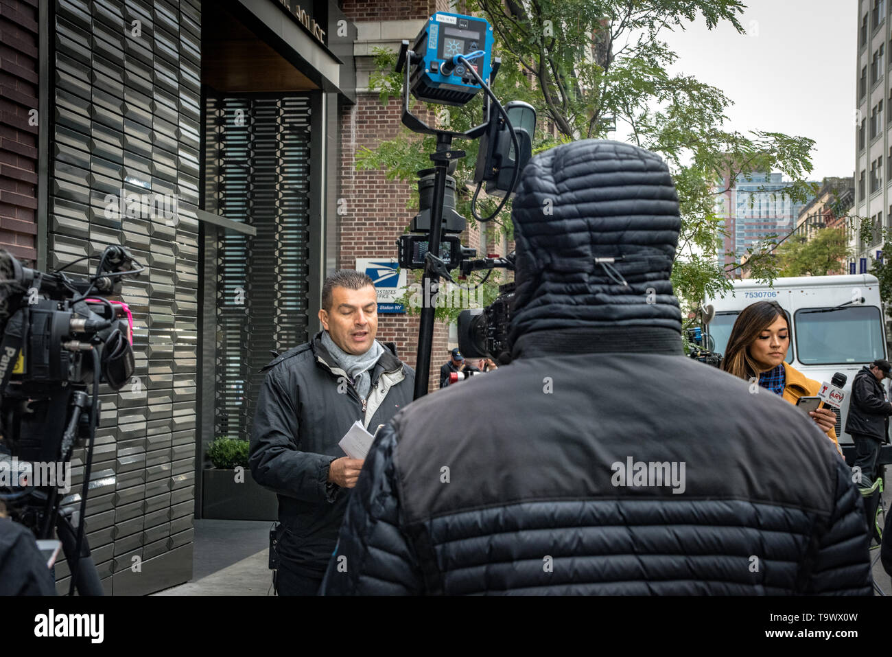 TV, News Medien in Midtown Manhattan uns Post folgenden berichtet Bombenalarm. Stockfoto