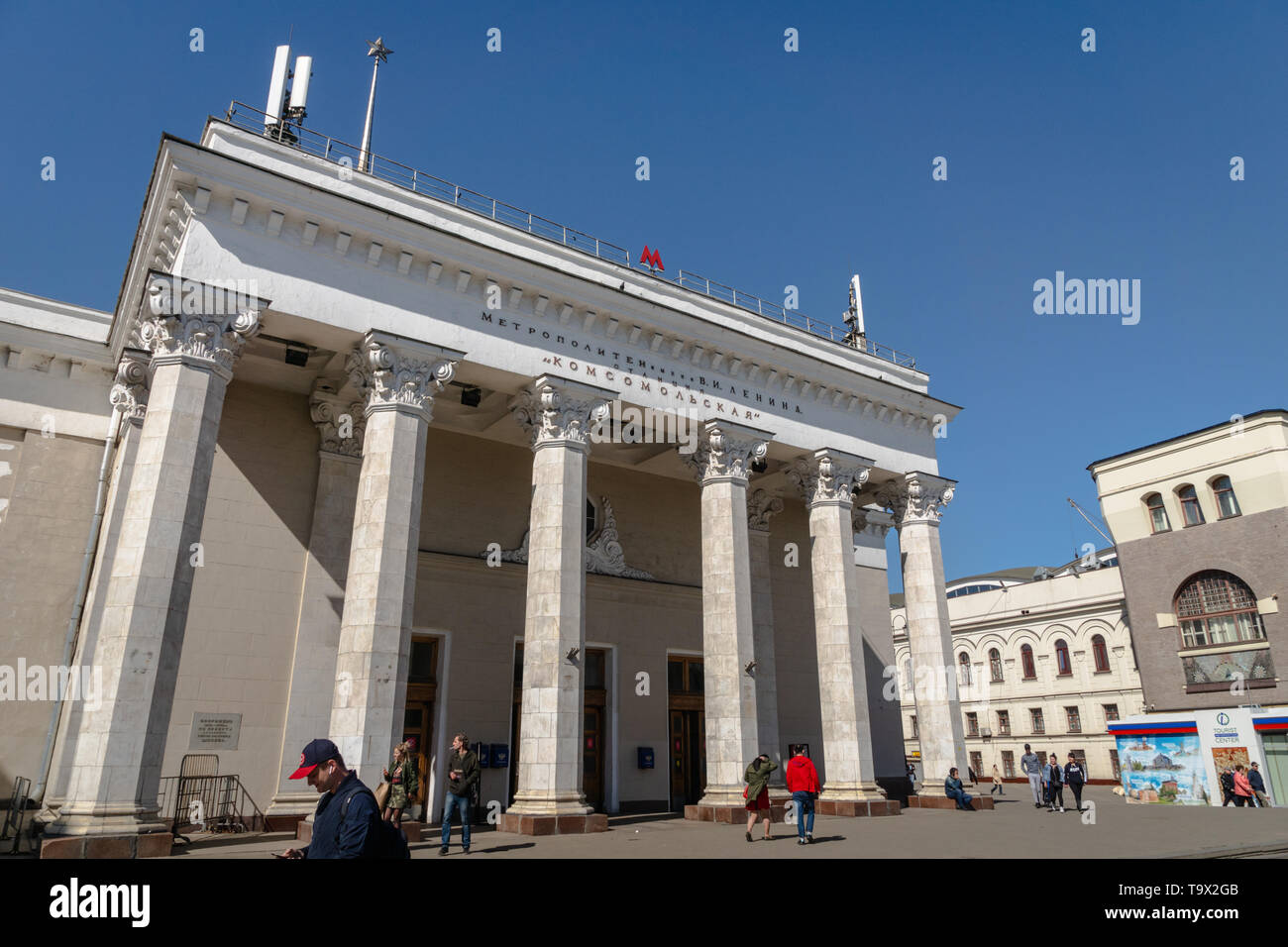 Komsomolskaya metro station moscow Fotos und Bildmaterial in hoher