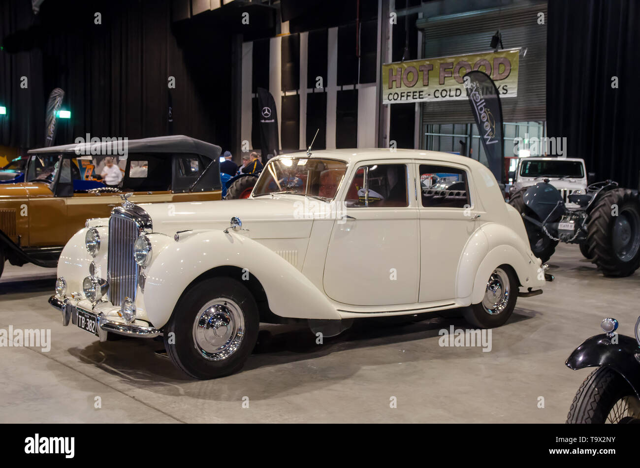 Ein weißer Bentley Mk VI aus dem Jahr 1947-1952, der im Mai 2019 auf der Tamworth Australia ausgestellt ist. Stockfoto