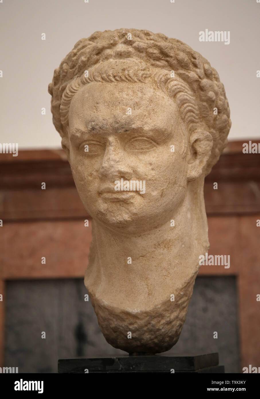 Kaiser Domitian (51-96). Marmor. Munigua Villanueva del Rio y Minas, Sevilla, 81-96. Das archäologische Museum von Sevilla. Spanien. Stockfoto