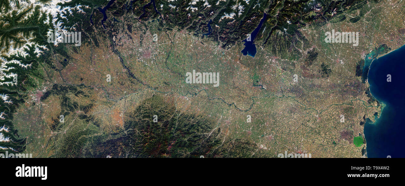 Poebene in Norditalien vom Weltraum aus gesehen - enthält geänderte Copernicus Sentinel Data (2019) Stockfoto
