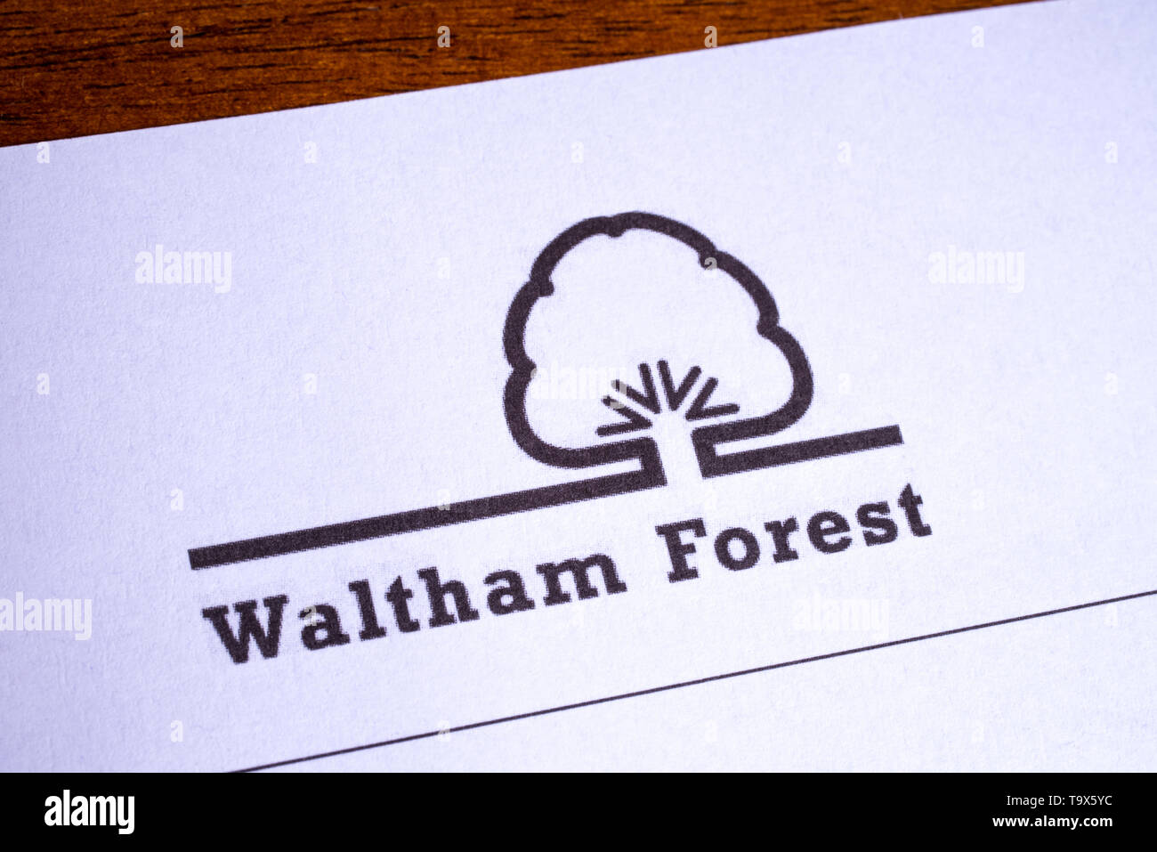 London, UK, 14. Mai 2019: Das Logo der Londoner Stadtteil Waltham Forest, dargestellt auf einem Briefkopf. Stockfoto