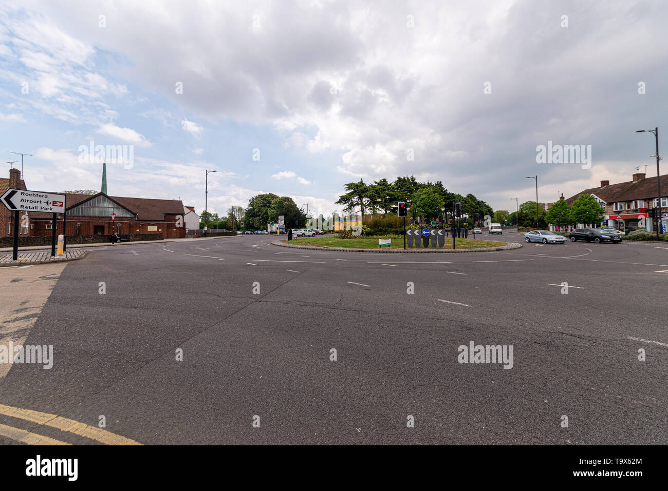 Kuckuck Ecke Kreisverkehr auf A127 und A1159 Kreuzung in Southend On Sea, Essex, Großbritannien. Straßenverkehr Fahrzeuge auf stark frequentierten Route in der Nähe von airport Stockfoto