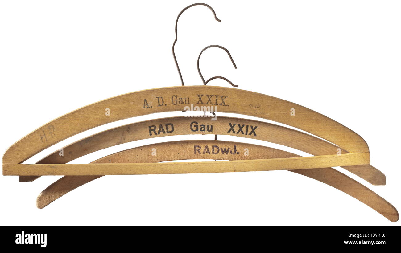 Drei Kleiderbügel von RAD Lager jeweils aus Holz mit Stempelung "A.D. Gau  XXIX', 'RAD Gau XXIX' bzw. "RADwJ." Historische, historische, 20.  Jahrhundert, Additional-Rights - Clearance-Info - Not-Available  Stockfotografie - Alamy