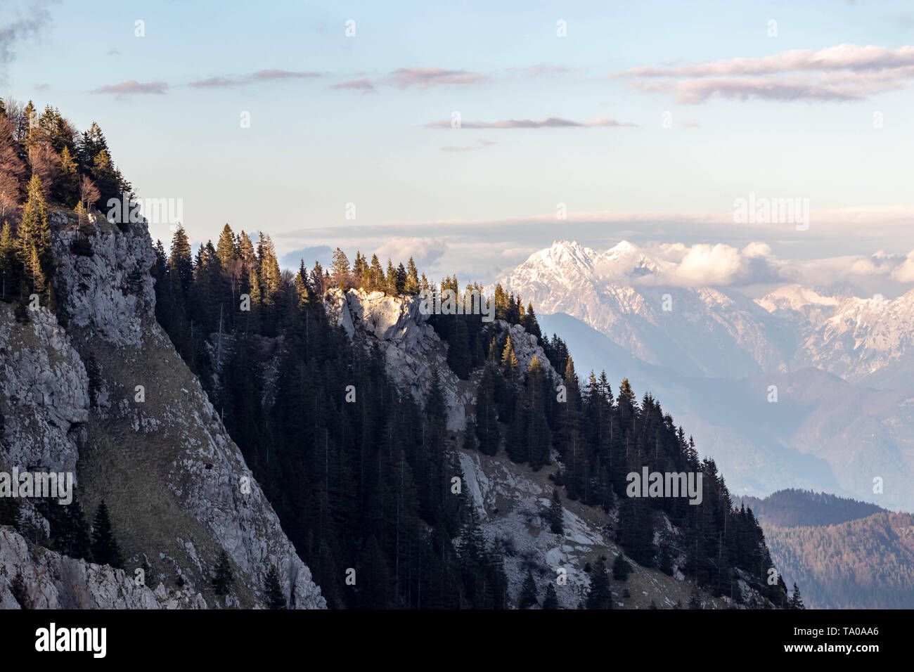 Wunderschöne Aussicht auf Kamnik Savinja-alpen Berge Stockfoto