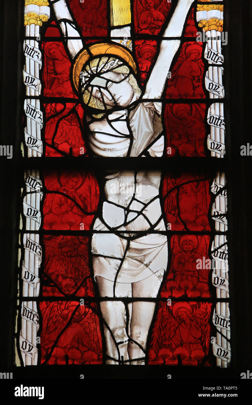 Jésus-Christ sur la Croix. Le Calvaire. 1440/1450. Vitrail. Cathédrale Notre-Dame-de-l'Annonciation. Moulins. Stockfoto