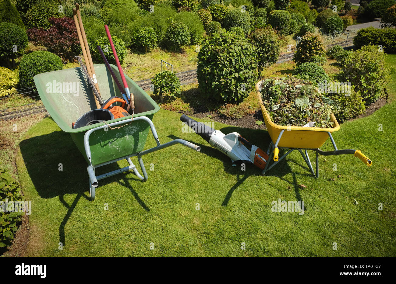 Garten Utensilien an einem Park mit einem kleinen Zug in die Niederlande Stockfoto