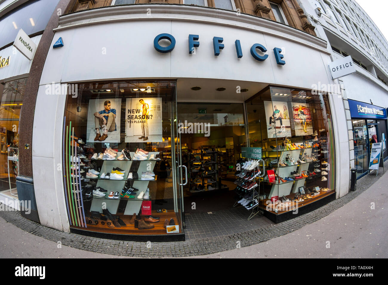 Büro Schuhe und Schuhe Store, Fischaugenobjektiv Stockfoto