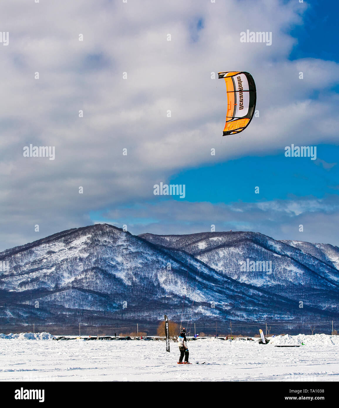 Kamtschatka, Russland - 11. März 2017: Winter sports Festival nowy Weg' in Kamtschatka. Winter kiten Wettbewerbe. Stockfoto