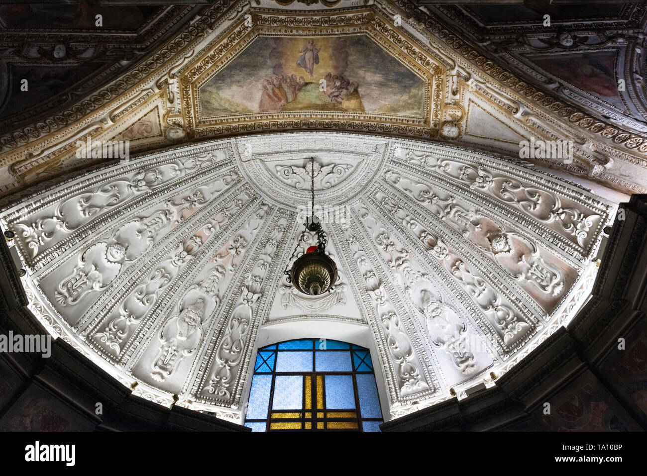Innenraum decke Amalfi Kathedrale Duomo di Amalfi; Kathedrale Sant'Andrea in der Mitte des Dorfes auf einer Klippe von Amalfi t in Italien Stockfoto