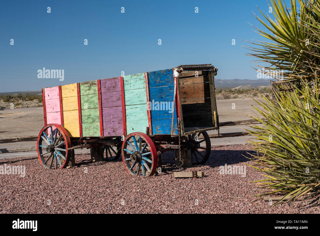 Eine bunte alte Wagen in der Mojave Wüste in Cima, Kalifornien, USA. Stockfoto