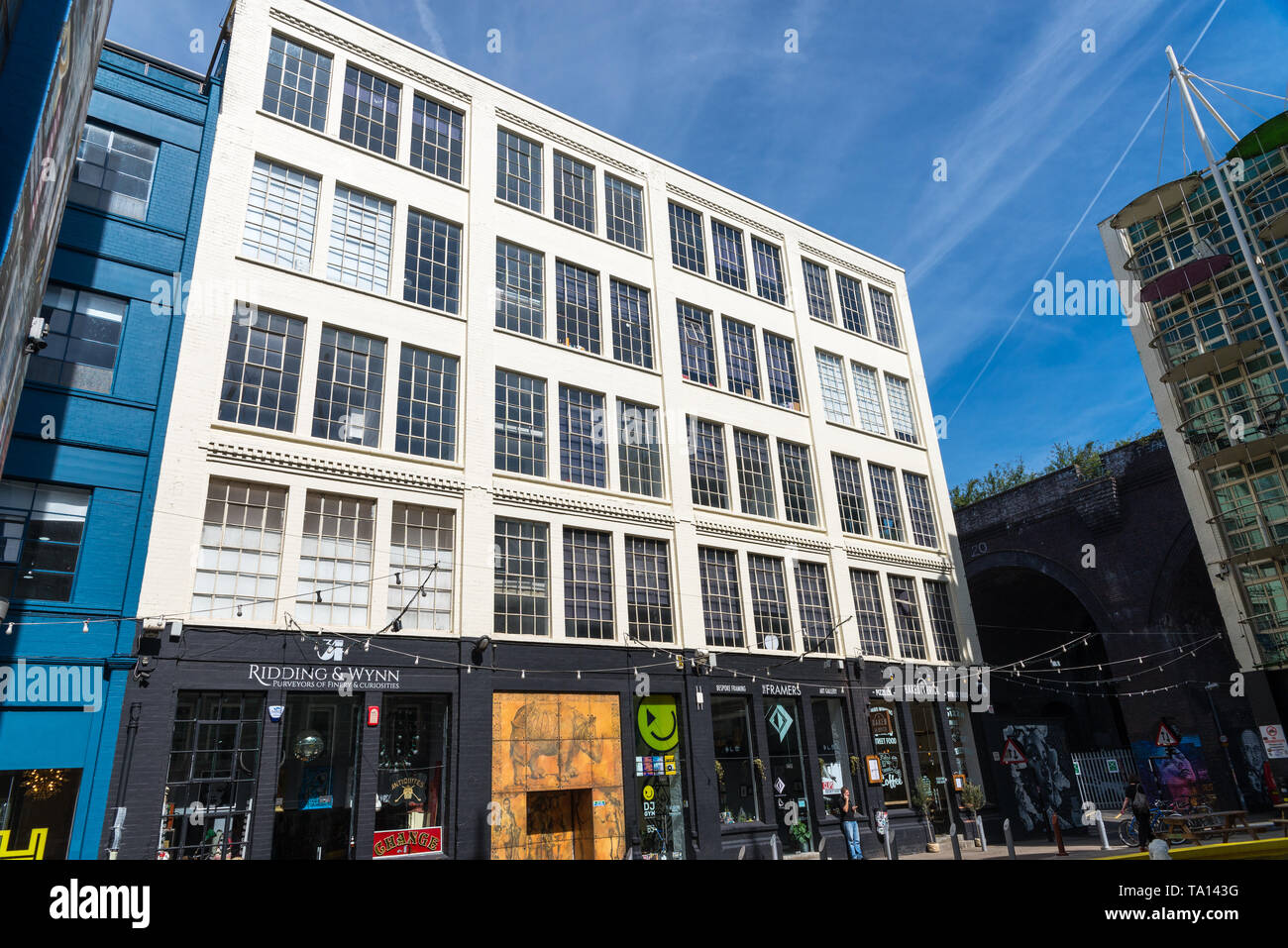 Die Custard Factory in Digbeth, Birmingham, Großbritannien ist die Heimat für viele kreative Unternehmen sowie unabhängige Geschäfte und Cafés und Restaurants Stockfoto