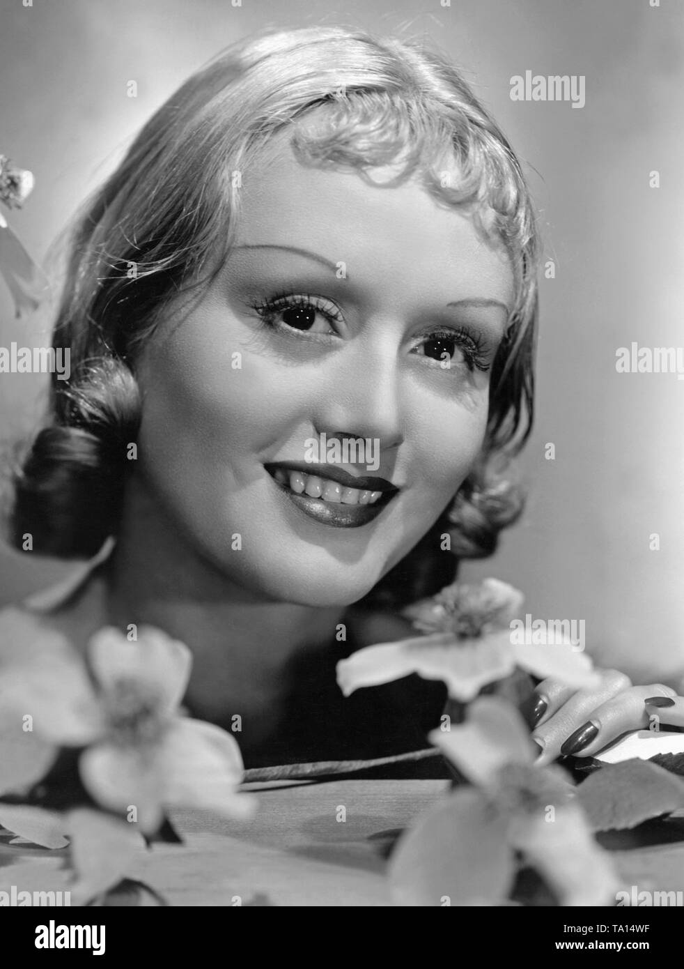 Porträt der österreichischen Schauspielerin Della Lind, auch als Grete Natzler bekannt. Ihr Styling entspricht dem Stil der 30er Jahre. Stockfoto