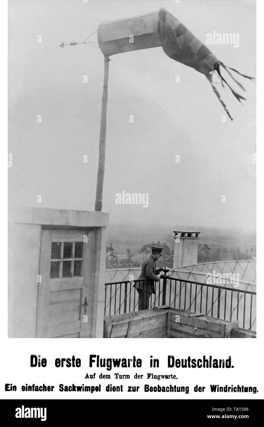 Einer der ersten Flight Controls in Deutschland war ein windsack Windrichtung und -stärke zu bestimmen. Stockfoto