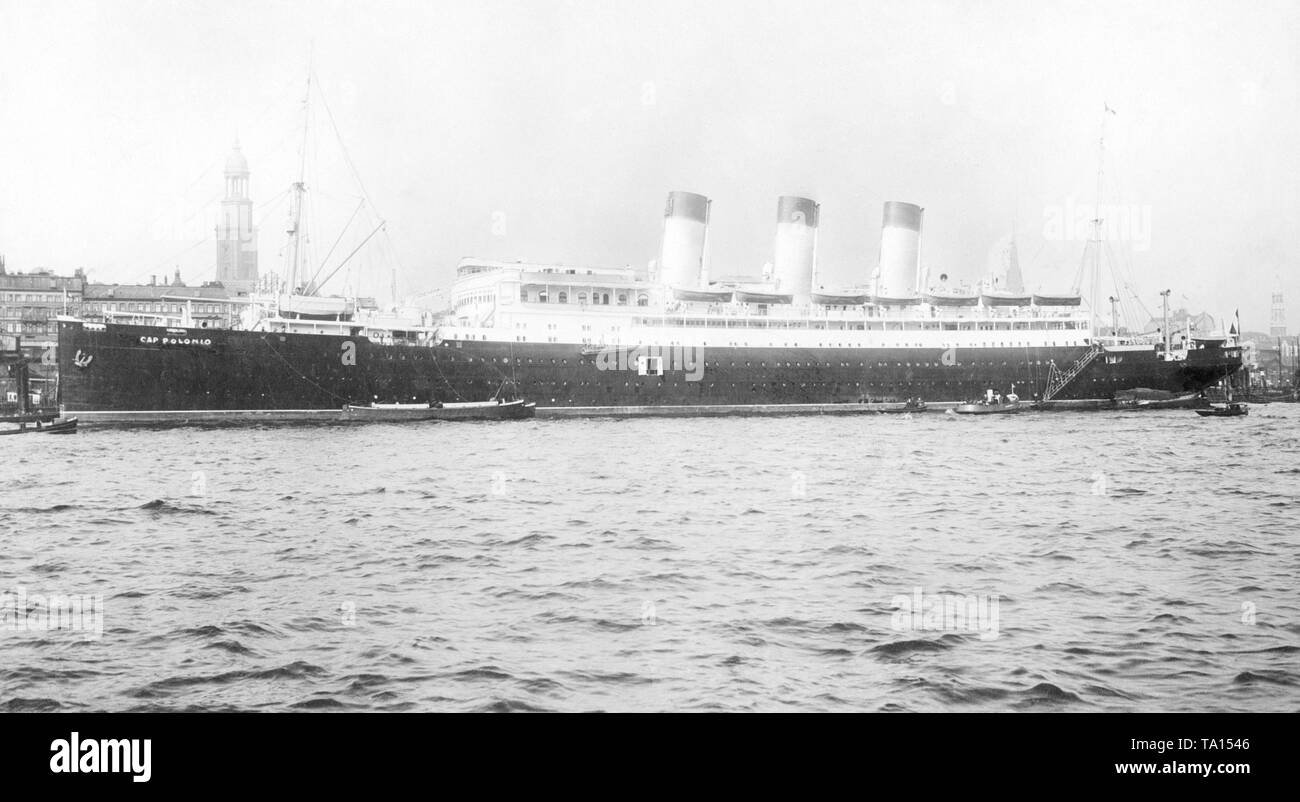 Die "Cap Polonio" auf den St. Pauli Landungsbrücken in Hamburg befindet. Im Jahr 1921 wurde das Schiff von der Reederei Hamburg Süd aus England zurückgekauft, denen die "Cap Polonio" wurde nach dem Ersten Weltkrieg als Teil der Reparationszahlungen kapituliert. Stockfoto