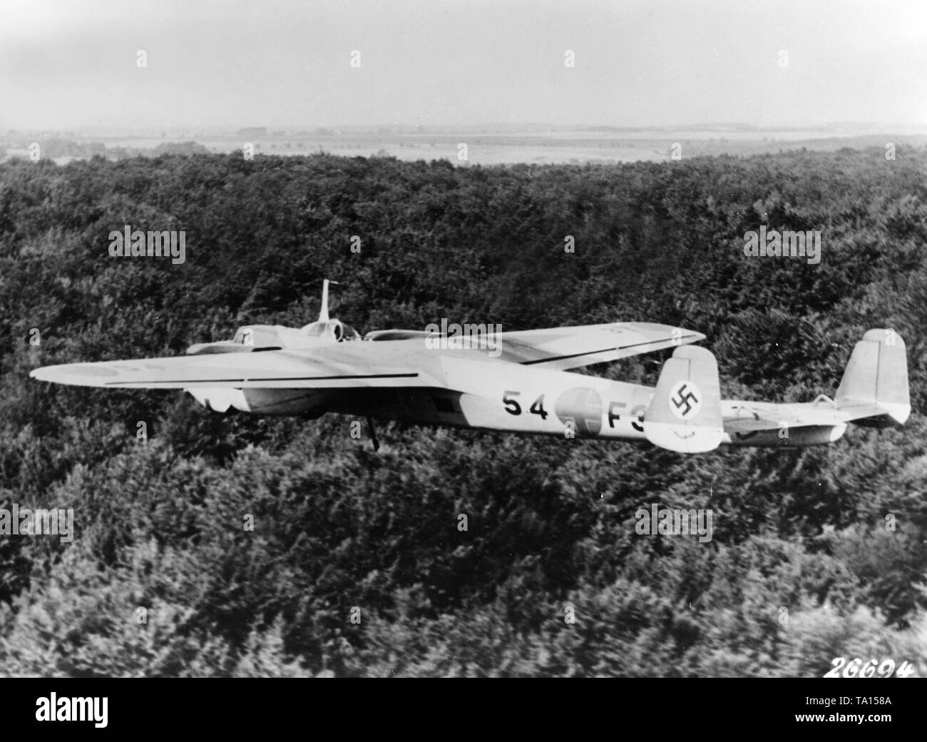 Combat Aircraft Dornier Do 17 in geringer Höhe, 1940. Stockfoto