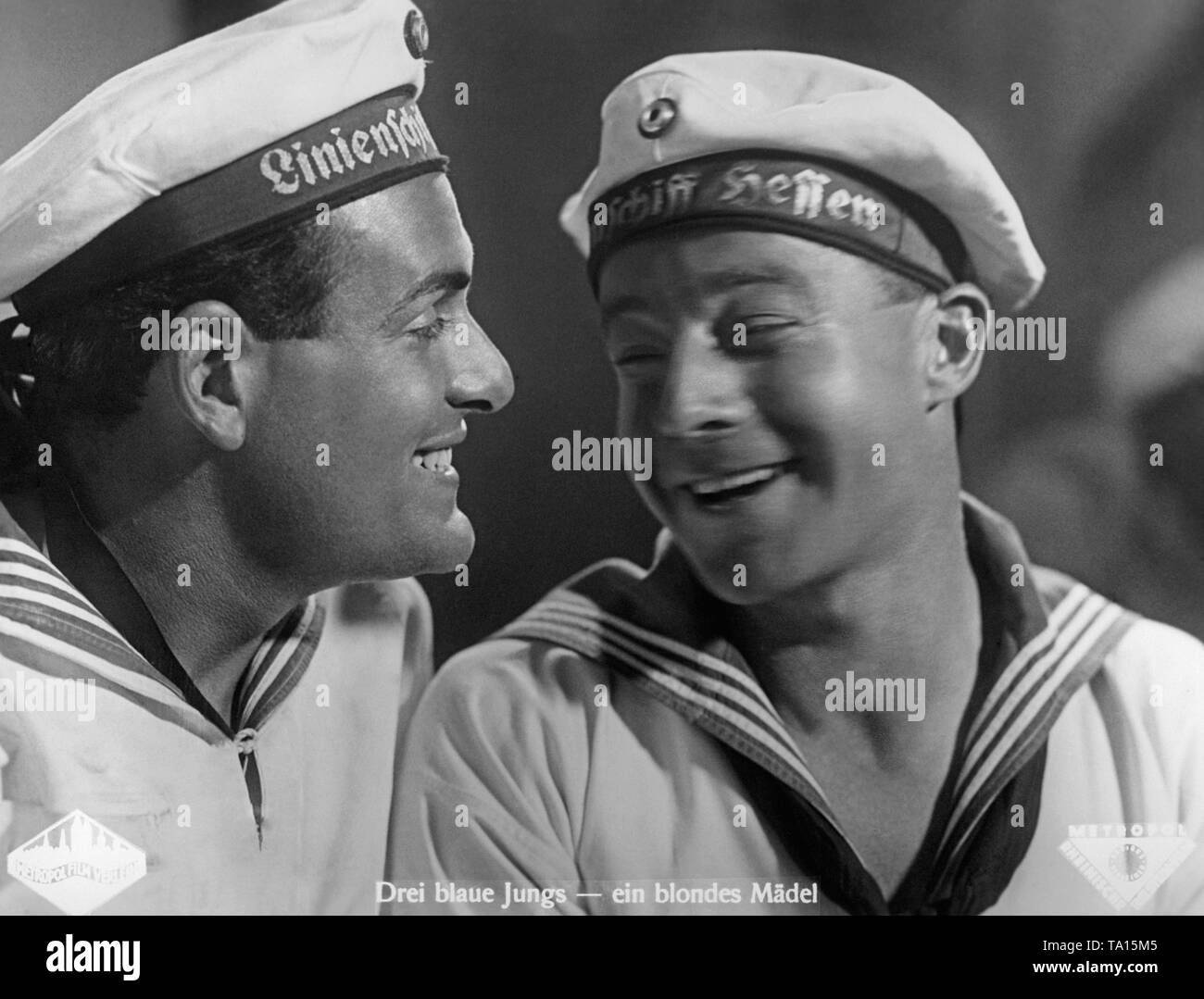 Heinz Ruehmann wie Heini Jaeger (rechts) und Friedrich Benfer wie Willy Timm in der Komödie "Drei Bluejackets und eine Blonde", Regie: Carl Boese. Alle drei Jungen verlieben mit einem blonden Mädchen. Stockfoto