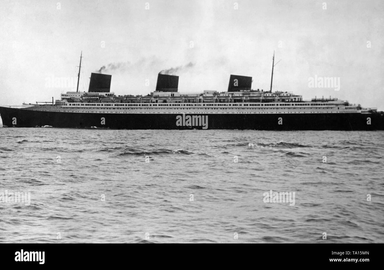 Die französischen Ozean Liner "Normandie" auf shakedown Kreuzfahrt im Hafen von Saint Nazaire. Stockfoto