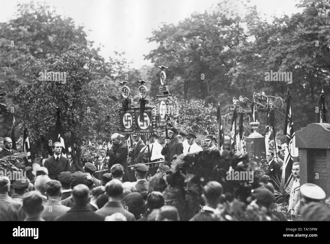 Die Beerdigung der SA-Mitglied Hermann Tielsch (getötet in strassenschlachten) an der Luisenstadt Friedhof wurde von Joseph Goebbels in einem großen NSDAP-propaganda Ereignis umgewandelt. Stockfoto