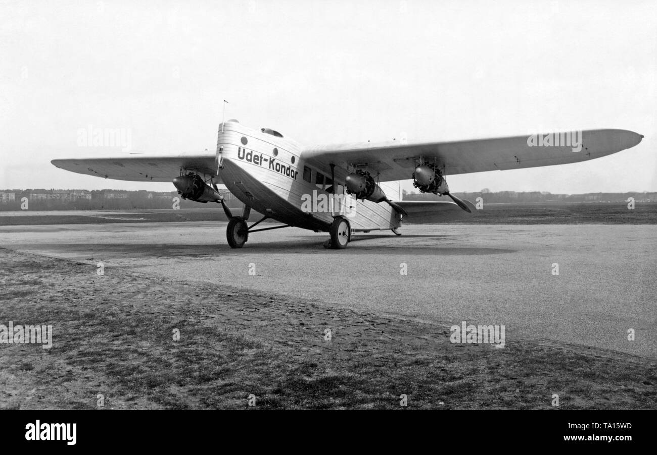 Einführung des 4-Motor Udet Kondor am Flughafen Tempelhof. Der Kondor war bei seiner Einführung das größte Passagierflugzeug in Deutschland produziert werden, aber es ist nie zu den regelmäßigen Liniendienst. Stockfoto