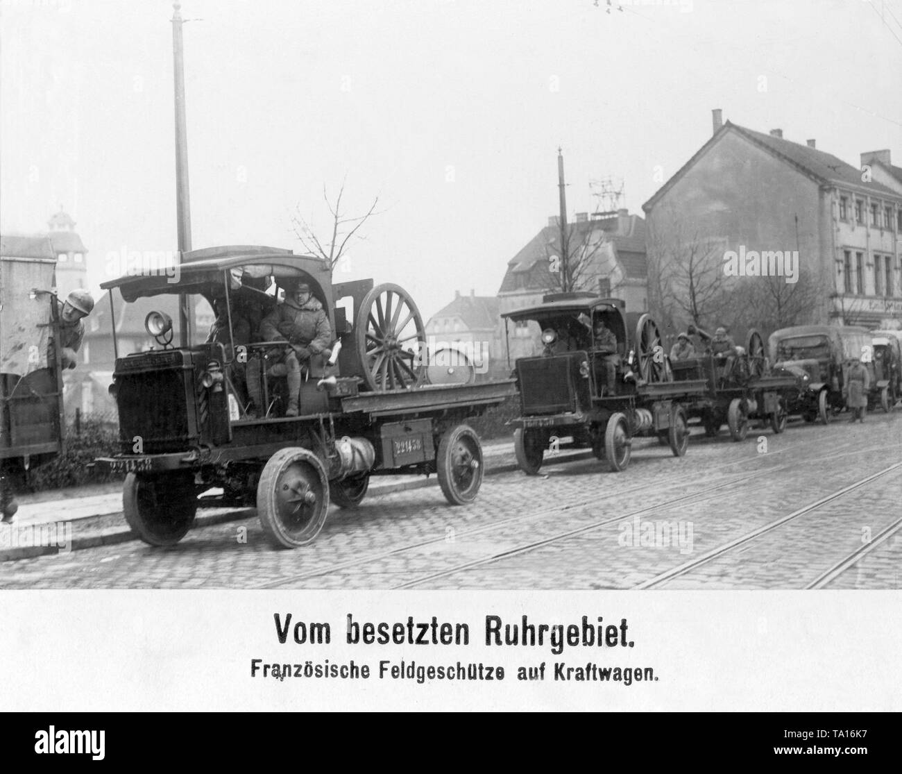Während der französischen Besetzung des Ruhrgebiets, Artillerie, wie diese Kanonen auf Lkw Während der französischen Besetzung des Ruhrgebiets, Artillerie, wie diese Kanonen auf Lkw