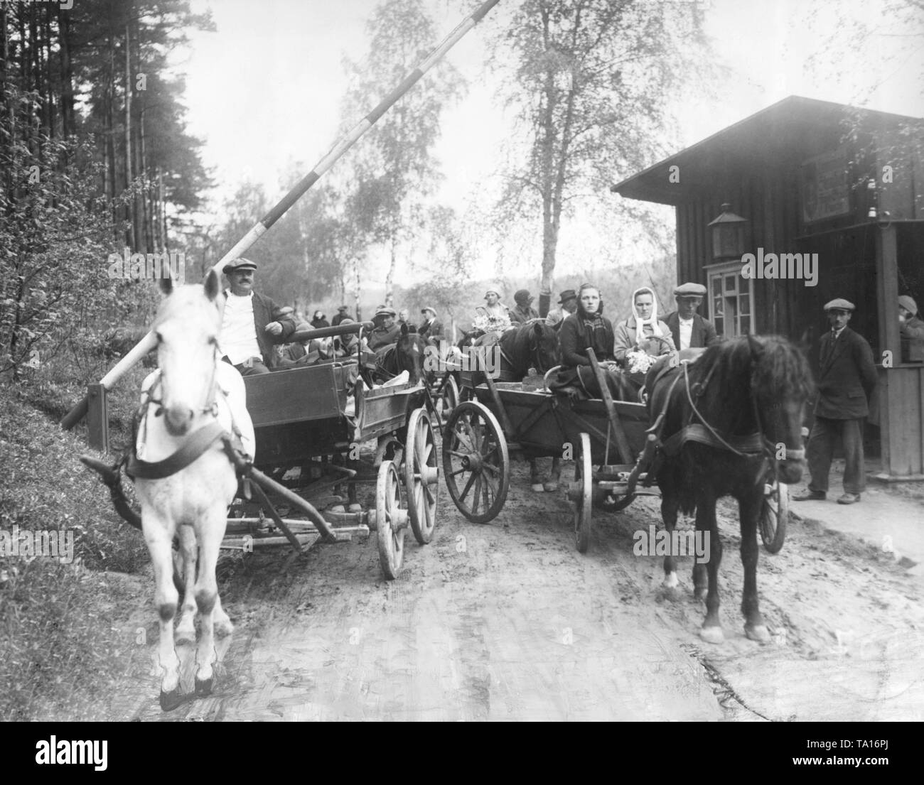 Dieses Foto zeigt die polnischen Landwirte Waren über die Grenze zu Danzig. Obwohl Danzig war als Freie Stadt nach dem Ersten Weltkrieg, der Hafen, die erkannt und Bahn Verbindungen wurden unter polnische Verwaltung gestellt. Darüber hinaus ist Polen ein Munition Lager in der Danziger Hafen und eine Polnische Post im Hafen von Danzig. Diese Maßnahmen führten zu massiven die Missgunst des Danziger Bevölkerung. Stockfoto