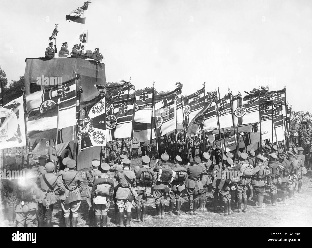 Während der Stahlhelm, Tag, war auch eine große Fahne Weihe durchgeführt. Vor allem die ehemaligen kaiserlichen Flagge Reichskriegsflagge (Krieg) war vertreten, was besonders war unter Stahlhelm Mitgliedern beliebt. Stockfoto