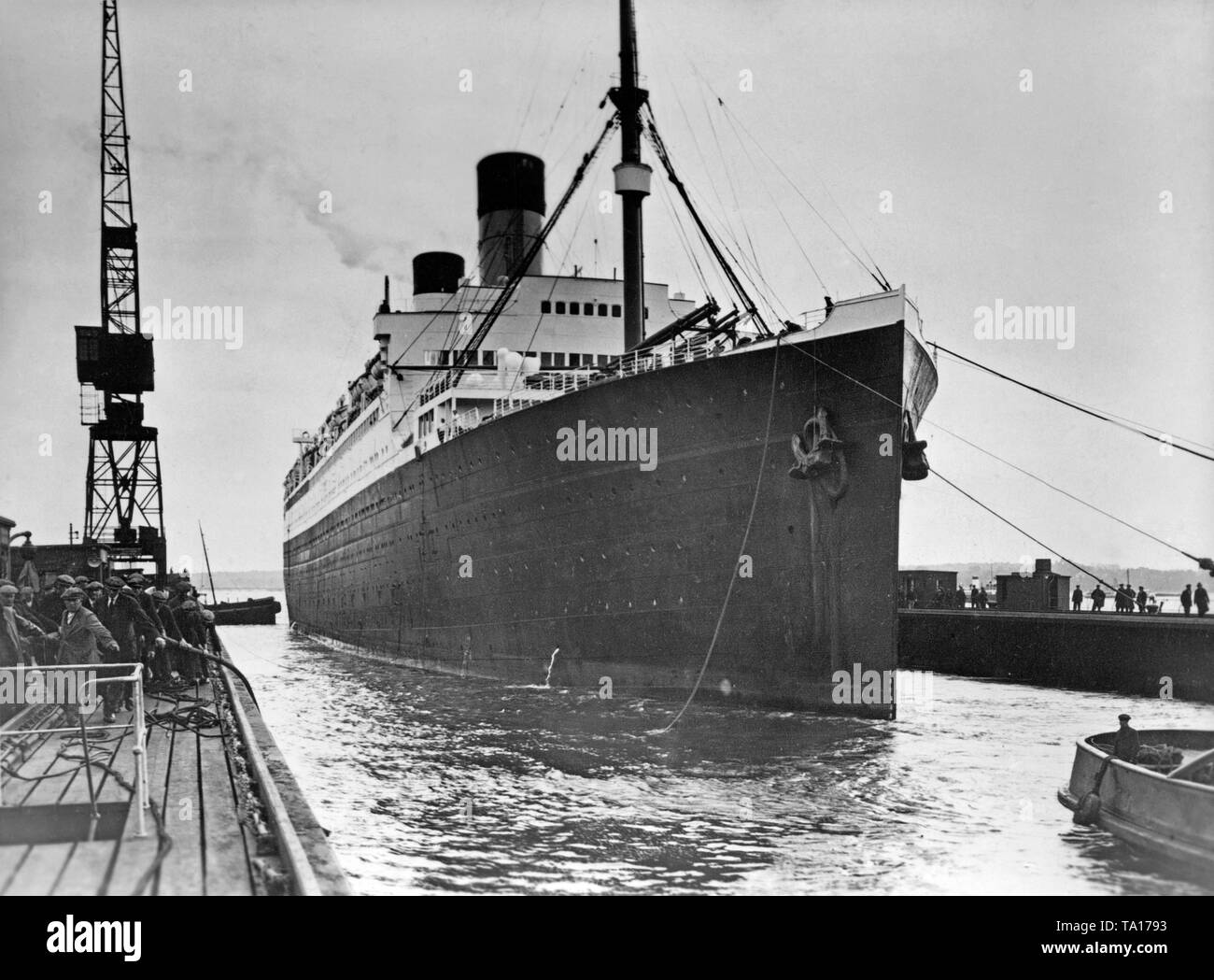 Der 'Homerischen' der White Star Line Blätter eines Schwimmdocks in Southampton. Stockfoto