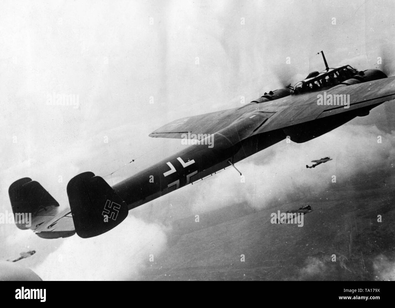 Ein Flügel der Luftwaffe (Dornier Do 17 Bomber Flugzeuge) als Unterstützung aus der Luft in der Schlacht um Frankreich, Mai 1940. Foto: kriegsberichterstatter Stempka. Stockfoto