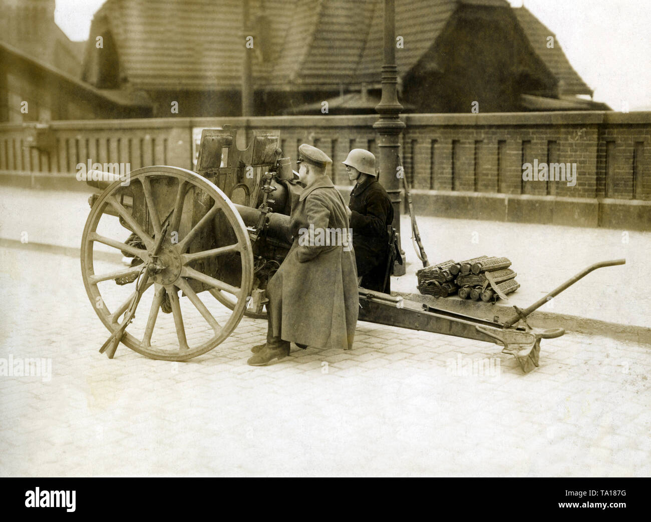 7 cm feldkanone 96 Fotos und Bildmaterial in hoher Auflösung Alamy