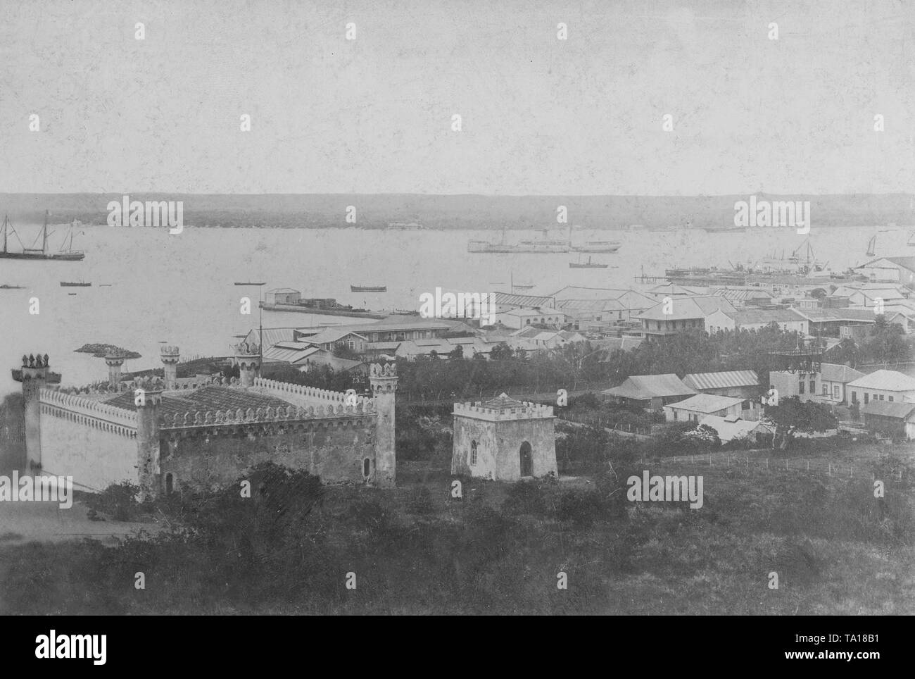 Strand Panorama in Lourenço Marques, der Hauptstadt der portugiesischen Kolonie Mosambik, heute Maputo. Die Maputo Bay war einmal aufgerufen oder Dalagoa Delagoa Bay Bay und ist eine Bucht des Indischen Ozeans. 01.01.1900-31.12.1910 Foto: Joseph & Maurice Lazarus Stockfoto