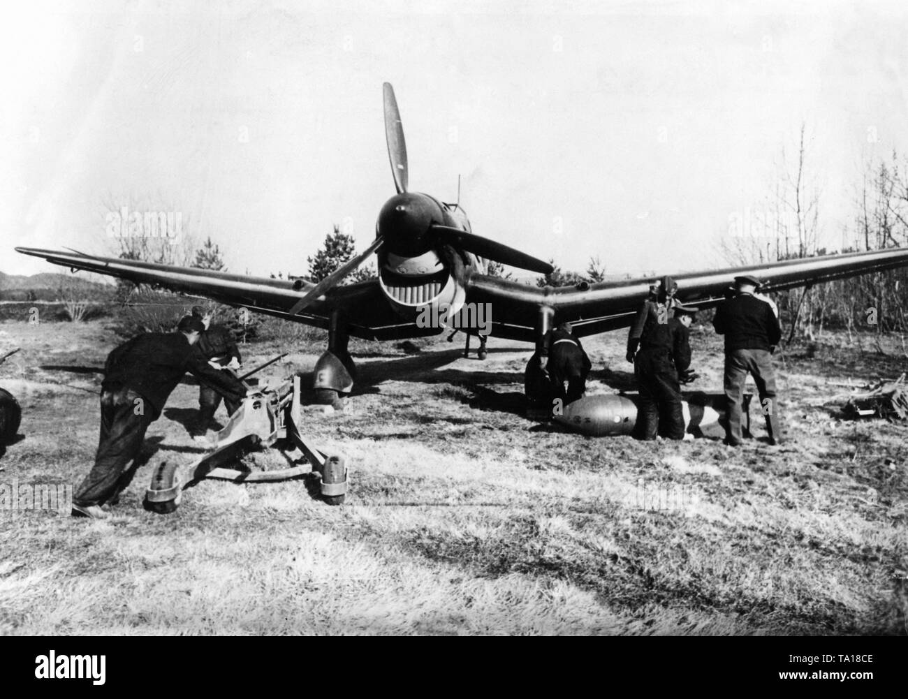 Ansicht einer Junkers Ju 87. Hier, ein Flugzeug (wahrscheinlich R-1 Junkers Ju 87), wurde in die Aufnahmen involviert der englischen Schiffe im Englischen Kanal als Mitglied einer Stuka Einheit im Mai 1940. Stockfoto Ansicht einer Junkers Ju 87. Hier, ein Flugzeug (wahrscheinlich R-1 Junkers Ju 87), wurde in die Aufnahmen involviert der englischen Schiffe im Englischen Kanal als Mitglied einer Stuka Einheit im Mai 1940. Stockfoto