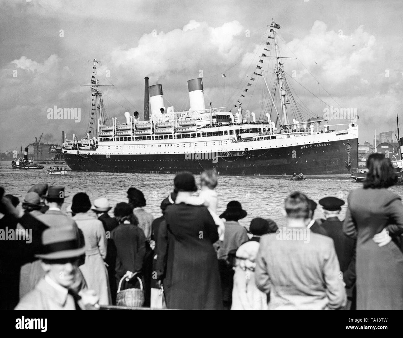 800 Deutsche Veteranen erreichen den Hafen von Greenwich an Bord des Dampfschiffes "Monte Pascoal" der Reederei Hamburg Süd, wo Sie durch den Herzog von Sachsen-Coburg-Gotha empfangen wurden. Stockfoto