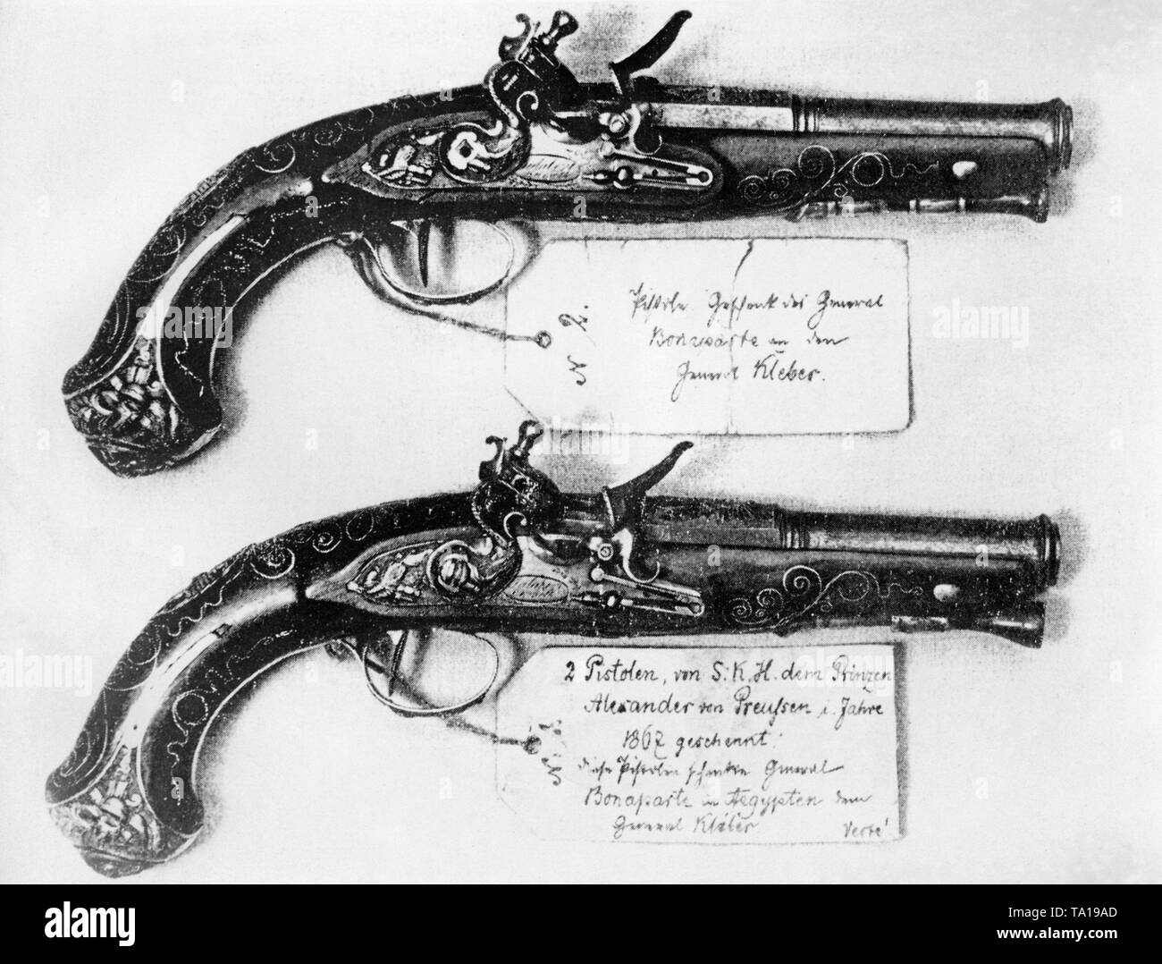Zwei Embigence die Pistolen aus dem 19. Jahrhundert. Foto aus dem Jahre 1939. Stockfoto