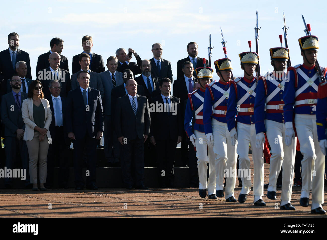 Brasilia, Brasilien. 21 Mai, 2019. - Jair Bolsonaro, Präsident der Republik, von Michelle Bolsonaro, First Lady, am Dienstag, den 21. Mai, während einer Zeremonie, die Flagge im Palast der Morgenröte statt begleitet. Foto: Mateus Bonomi/AGIF AGIF/Alamy Credit: Live-Nachrichten Stockfoto