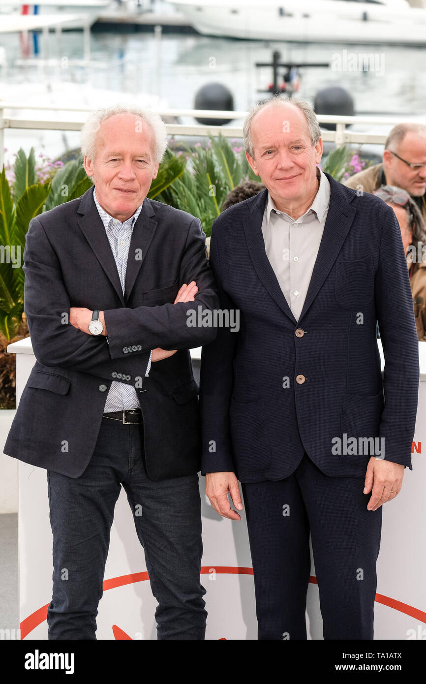 Cannes, Frankreich. 21. Mai 2019. Jean-Pierre Dardenne und Luc Dardenne stellt bei einem Fotoshooting für junge Ahmed am Dienstag, den 21. Mai 2019 auf dem 72. Festival de Cannes, Palais des Festivals, Cannes. Im Bild: Jean-Pierre Dardenne, Luc Dardenne. Bild von der Credit: Julie Edwards/Alamy leben Nachrichten Stockfoto