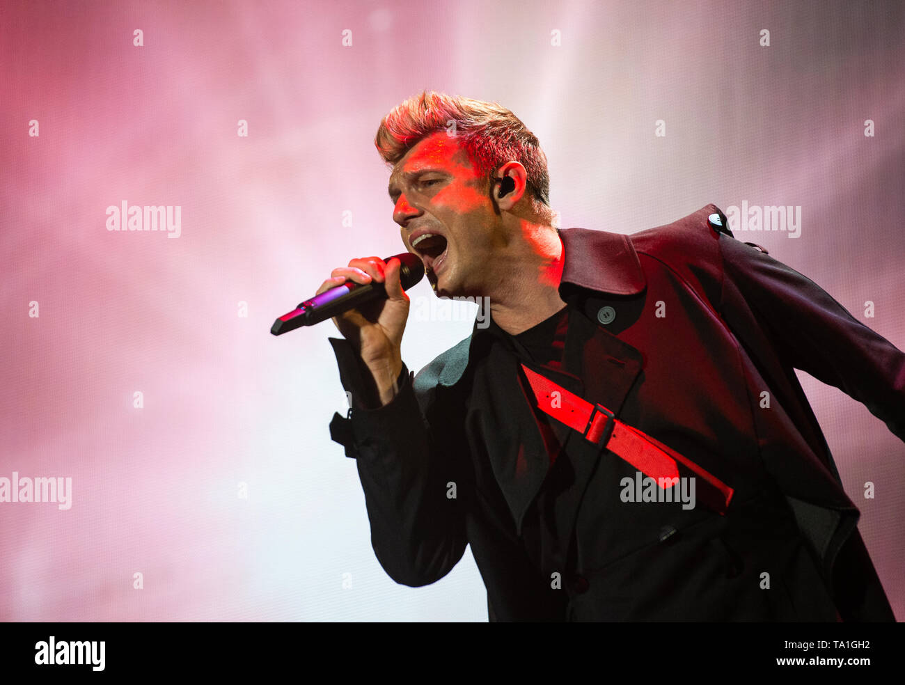 Hannover, Deutschland. 21 Mai, 2019. Nick Carter der Boygroup Backstreet Boys singt auf der Bühne in der TUI Arena vor der Deutschen Tour zu treten. Die fünf Amerikaner führen ihre DNA-World Tour in Europa und Nordamerika innerhalb von drei Monaten. Credit: Christophe Kirschtorte/dpa/Alamy leben Nachrichten Stockfoto