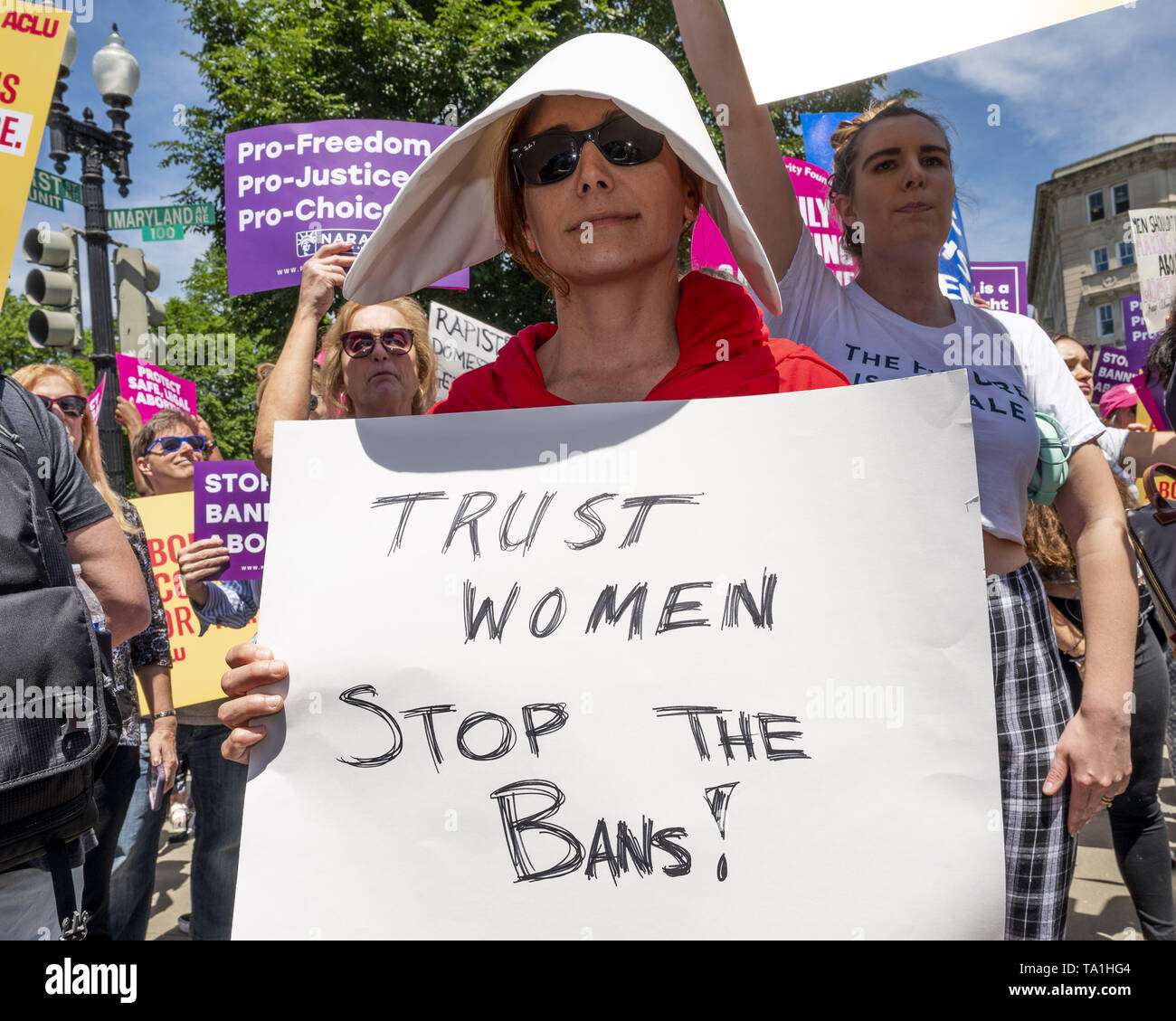 Washington, DC, USA. 21 Mai, 2019. Auf der obersten, die Verbote Aktionstag für das Recht auf Schwangerschaftsabbruch" Kundgebung vor dem Supreme Court in Washington, DC am 21. Mai 2019. Quelle: Michael Brochstein/ZUMA Draht/Alamy leben Nachrichten Stockfoto