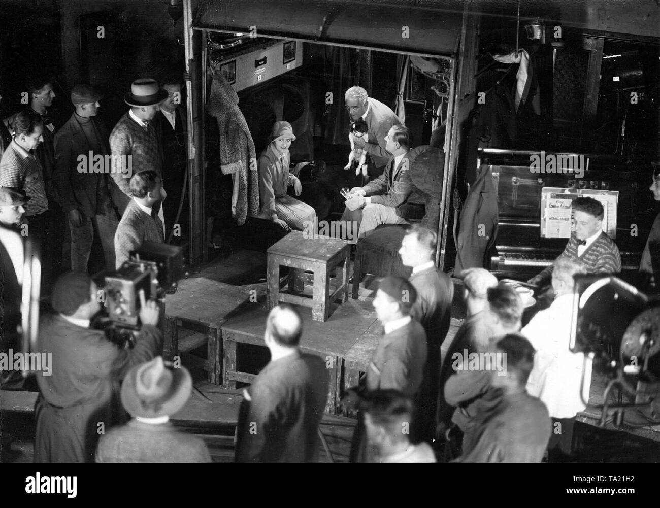 Der Schauspielerin Henny Porten bei den Dreharbeiten für einen Stummfilm im Film Studio. Stockfoto