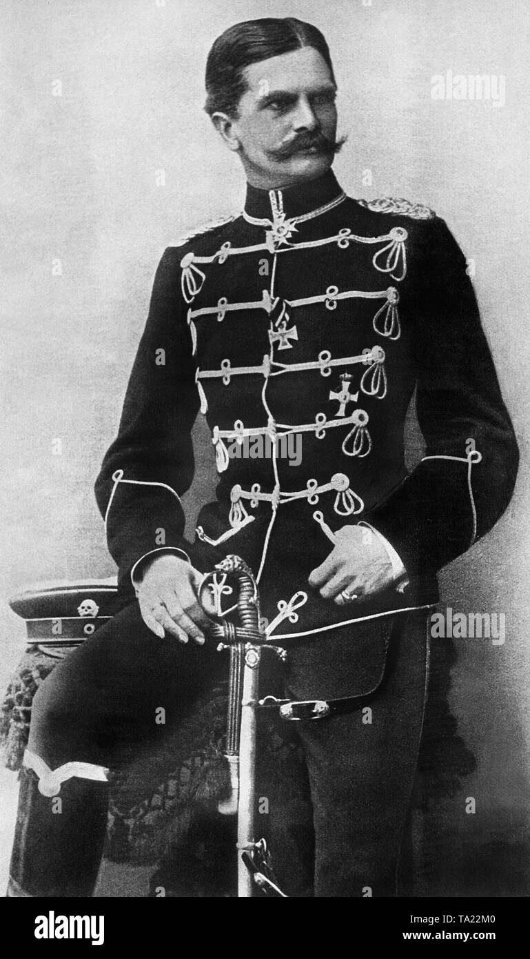 Generalmajor August von Mackensen, Kommandant der LeibHusarenRegiment