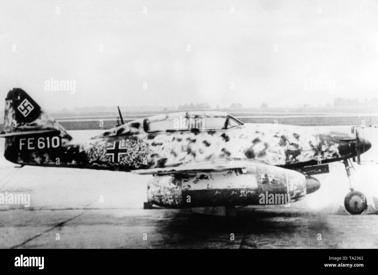 Jet fighter - Messerschmitt Me 262 mit der ID-FE610, hier eine Nacht Kämpfer mit einem Radar Antenne (Lichtenstein Antenne) auf der Nase. Das Bild wurde nach der Übernahme der Motor durch die Alliierten. Stockfoto