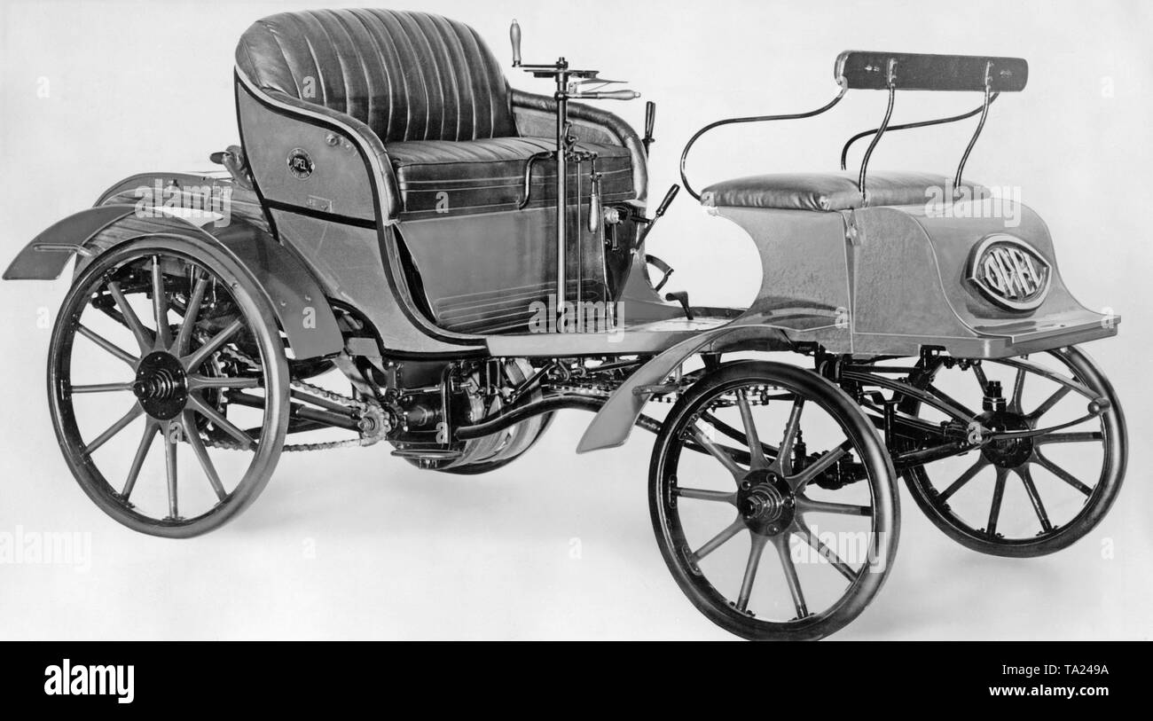 Der erste Opel produziert in Serie, der Patent-motorwagen ystem Lutzmann', die 1899 erschien. Von einem 1-Zylinder 4-hp hinten angetrieben, das Auto erreicht eine Höchstgeschwindigkeit von 20 km/h. Stockfoto