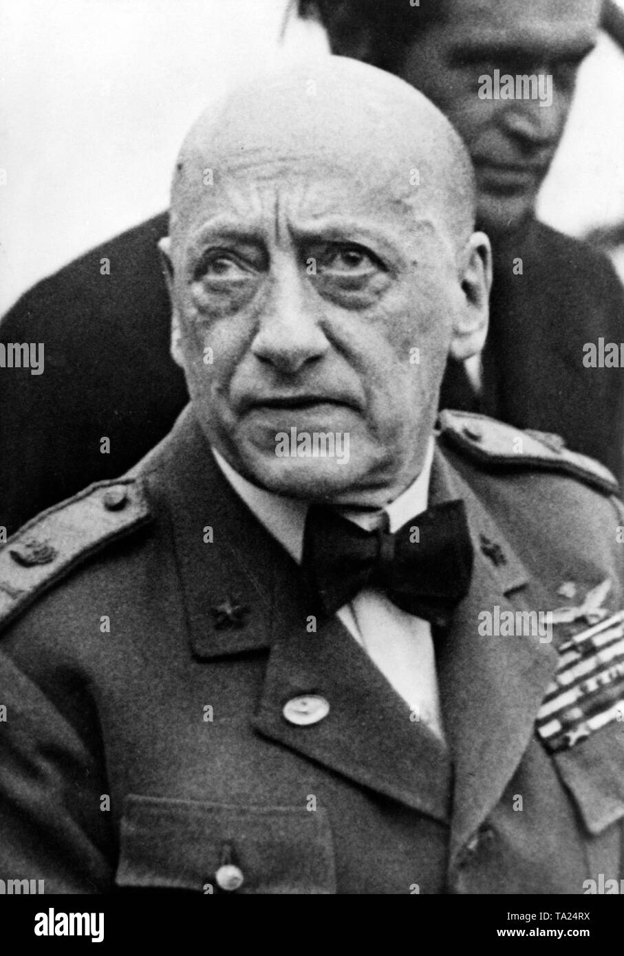 Gabriele D'Annunzio, italienischer Schriftsteller. Er trägt die Uniform eines italienischen Pilot Officer. Stockfoto