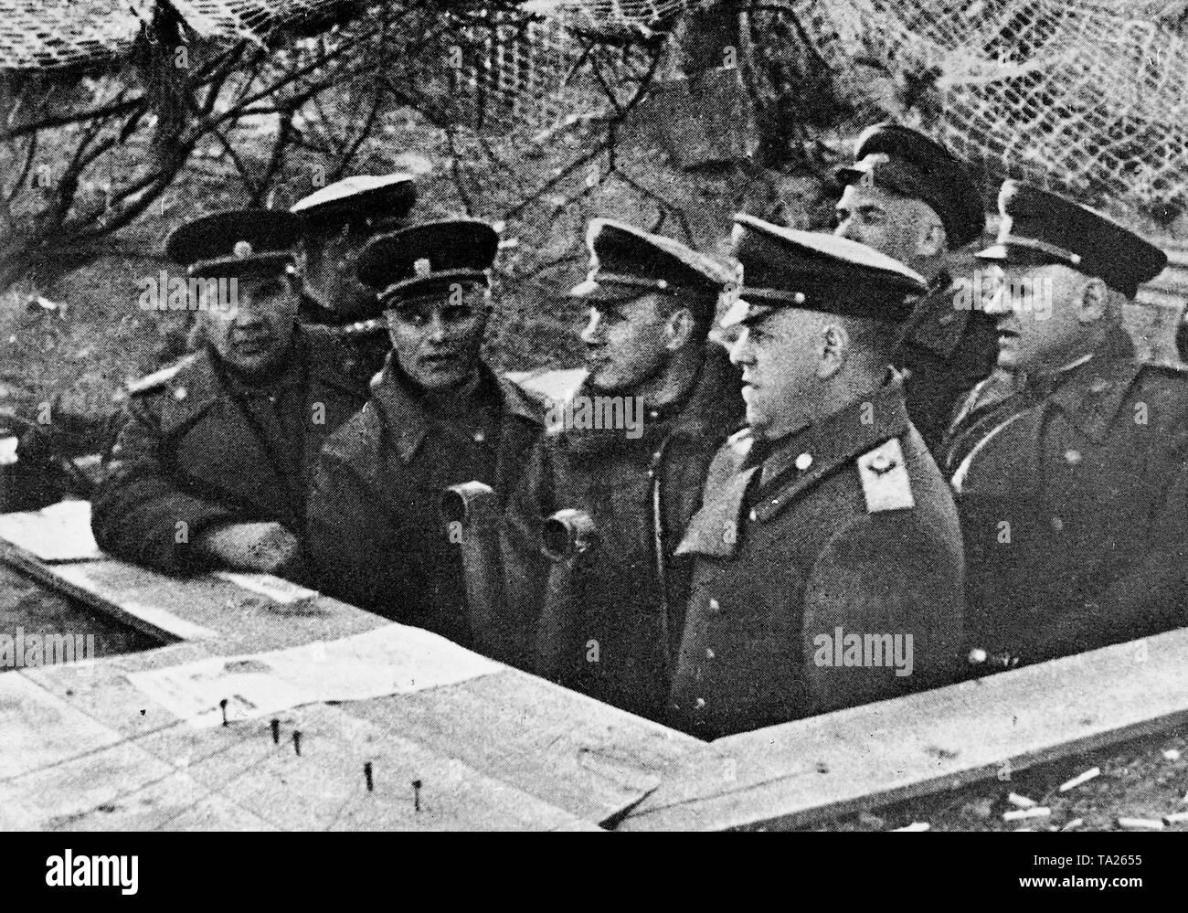 Unmittelbar nach dem Krieg Schukow war der obersten militärischen Befehlshaber der Sowjetischen Besatzungszone in Deutschland und wurde zum Militärgouverneur am 10. Juni 1945, Stockfoto