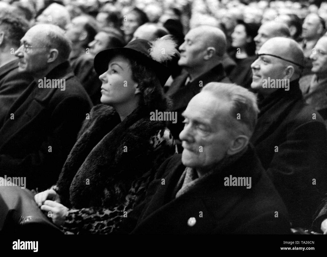 Das Publikum während der demagogischen Rede von Reich Propagandaminister Goebbels mit den berühmten Worten: "Möchten Sie totalen Krieg?". Foto: Schwan Stockfoto