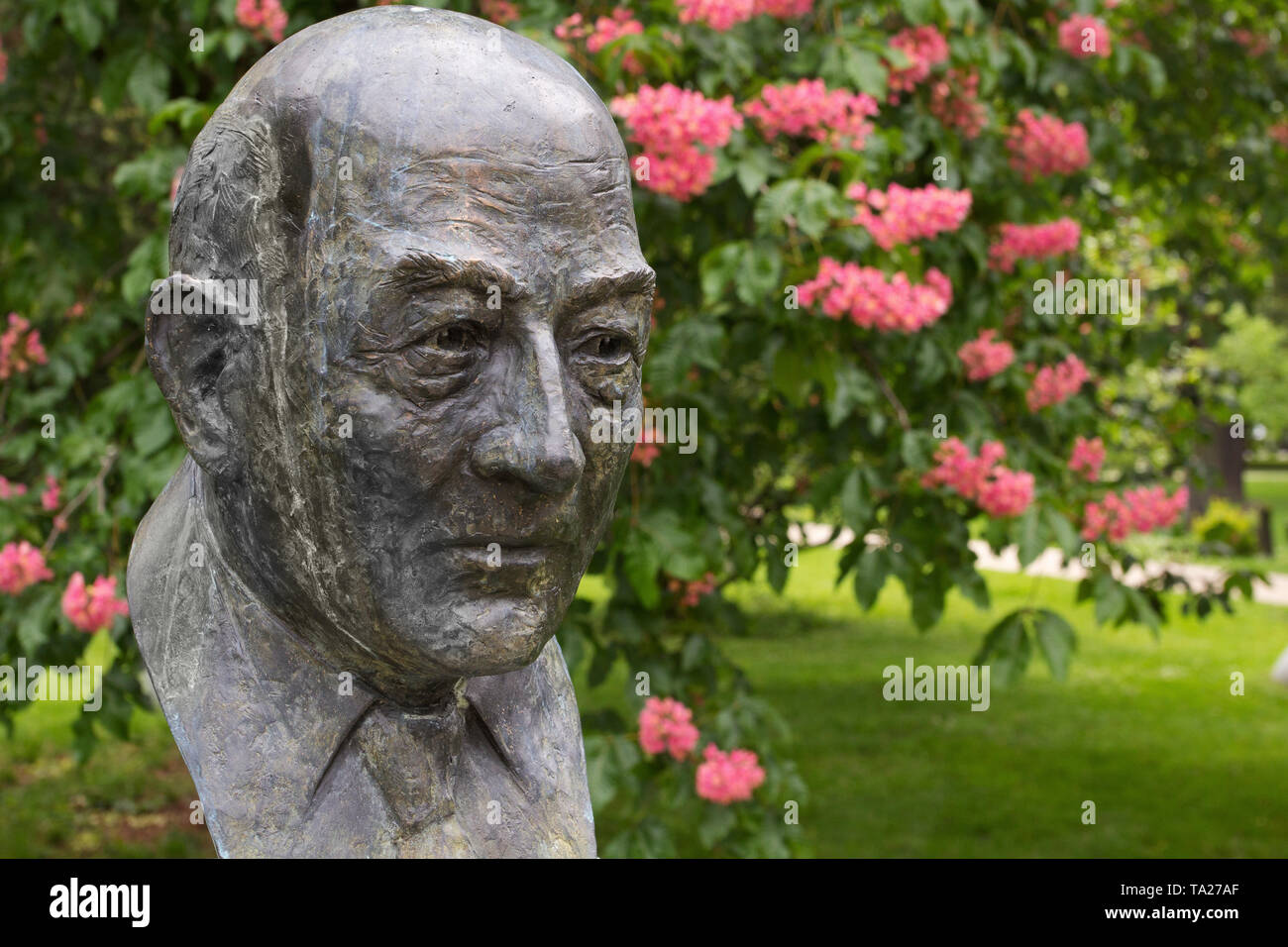 Eine Hommage an Robert Musil (Der Mann ohne Eigenschaften) - Denkmal - Mortuaire de Plainpalais (Cimetière des Rois) - Genf Stockfoto