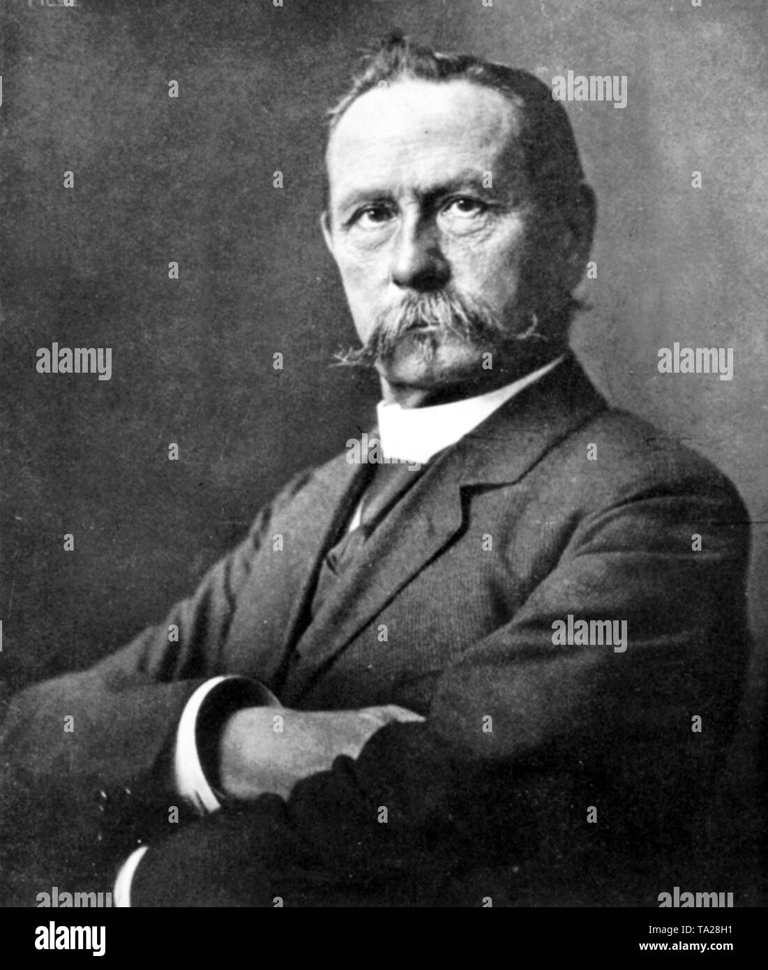 Der Automobilpionier Carl Friedrich Benz (1844-1929), Erbauer der ersten Automobile, 1883 gründete die Firma Benz & Cie., die mit der Daimler-Benz AG im Jahr 1926 zusammengeführt. Stockfoto