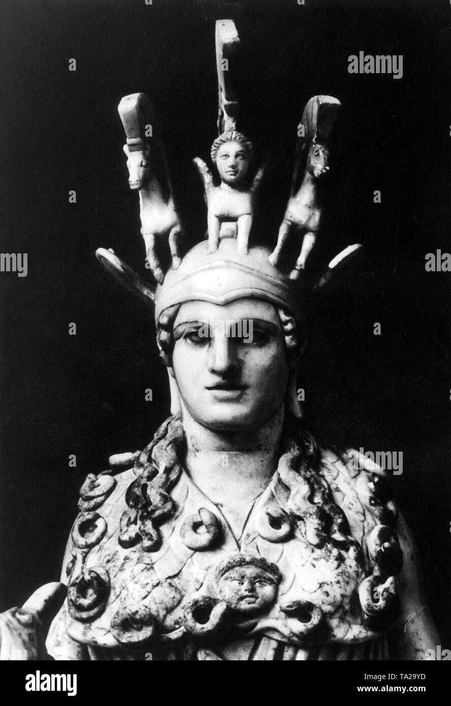Athena, die Tochter des Zeus. Römische Replik der Athena Parthenos von Phidias. Elfenbein, um von der 2./3. Jahrhundert n. Stockfoto